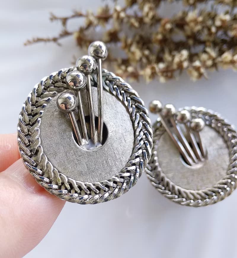Vintage Jewelry 西洋古董飾品 銀色調 對稱 立體  夾式耳環