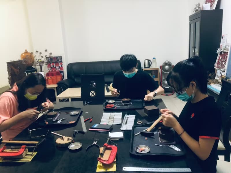 【體驗】金工手作│飛機鑰匙圈+染色可敲字│文化幣│台南旅遊
