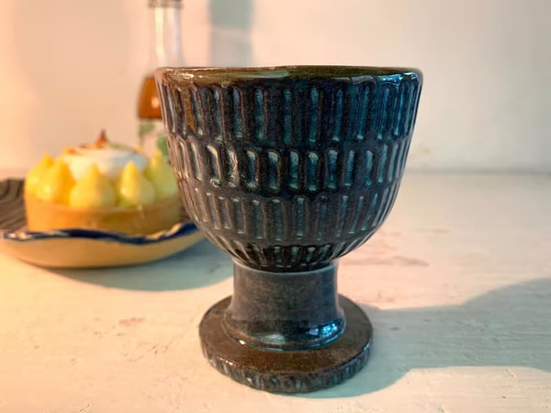 素雅刻紋陶製高腳杯_陶製容器