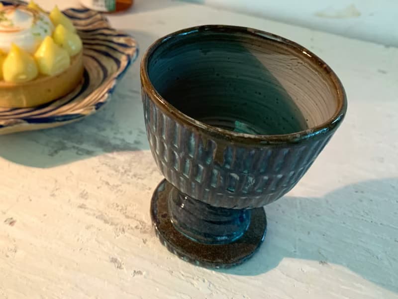 素雅刻紋陶製高腳杯_陶製容器