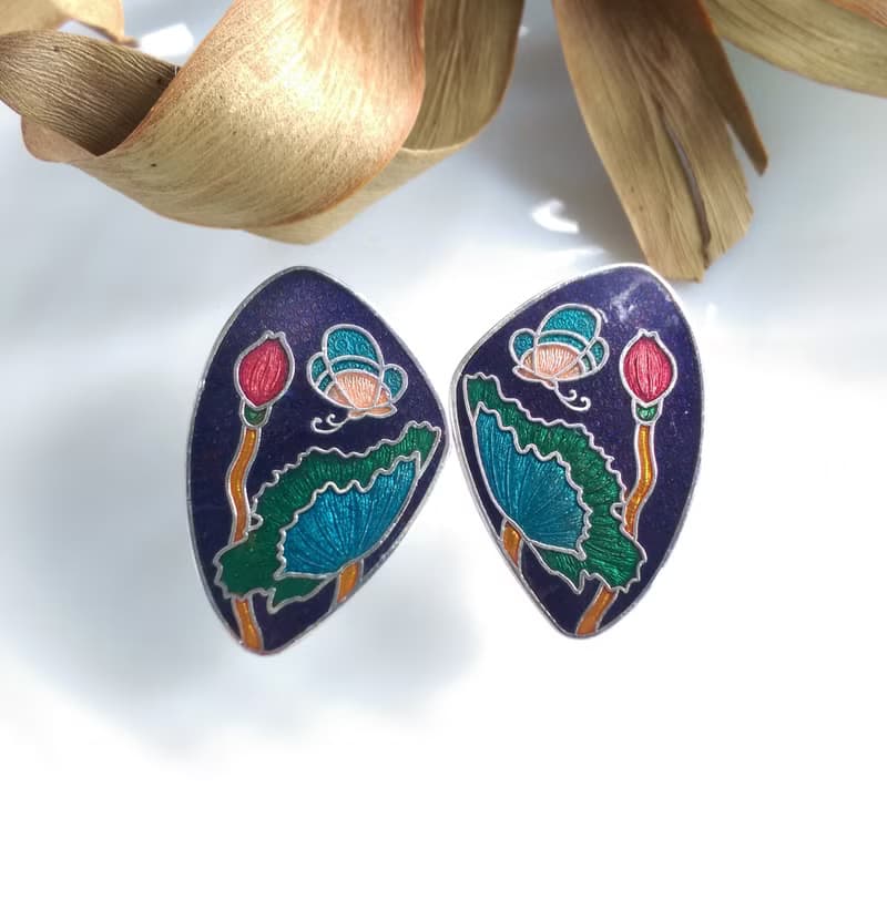 【西洋古董飾品 】景泰藍 紫底 蝴蝶 荷花花苞 花卉 針式耳環