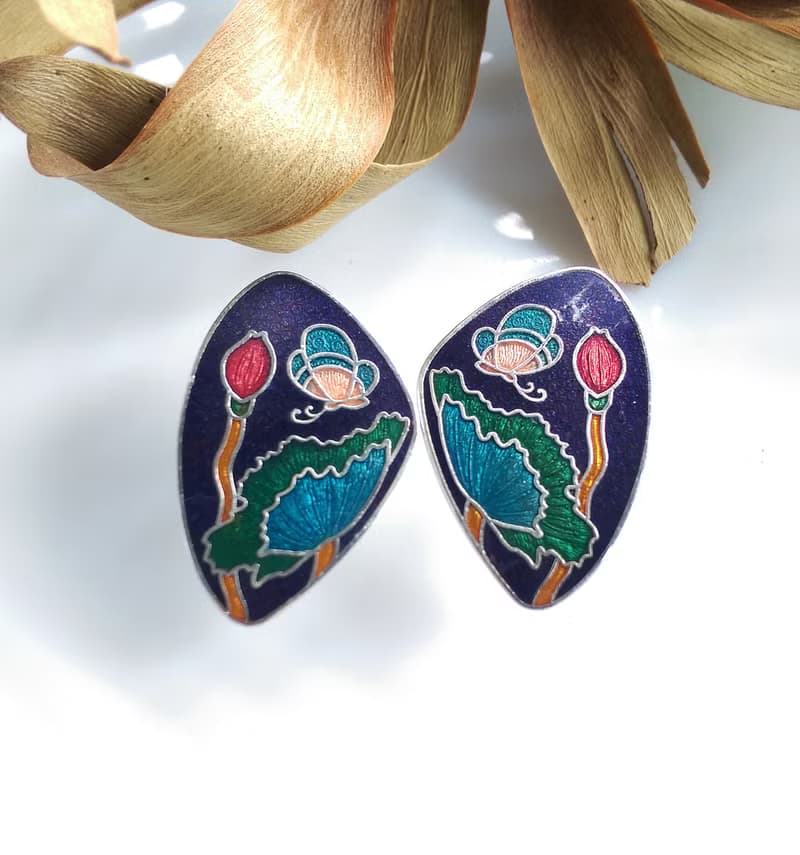 【西洋古董飾品 】景泰藍 紫底 蝴蝶 荷花花苞 花卉 針式耳環