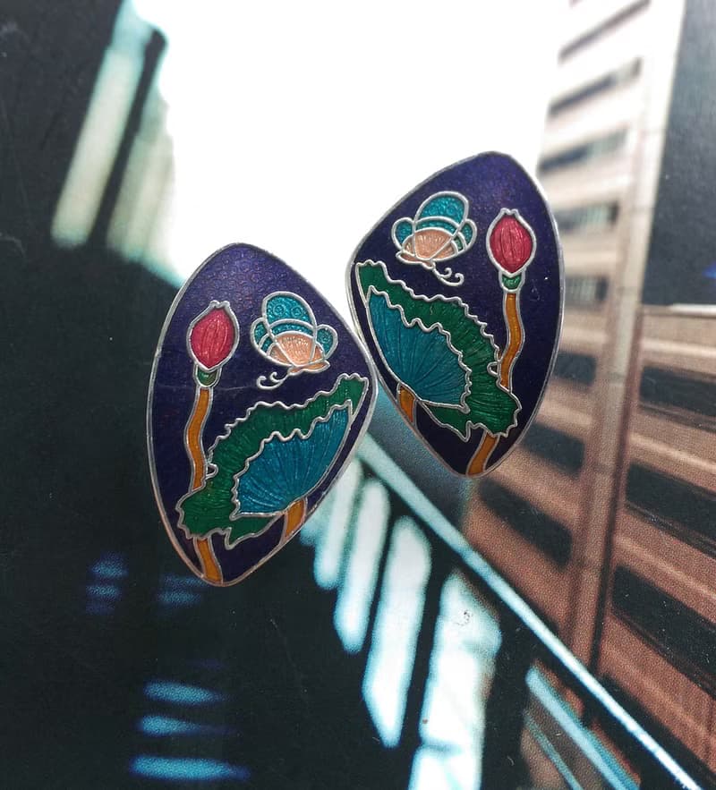 【西洋古董飾品 】景泰藍 紫底 蝴蝶 荷花花苞 花卉 針式耳環