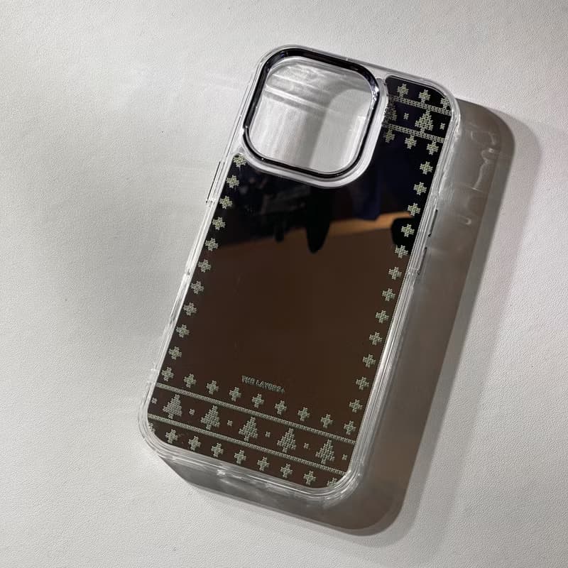 iPhone 16| 綠色聖誕樹鏡面手機殼 | 幾何十字架針織圖案