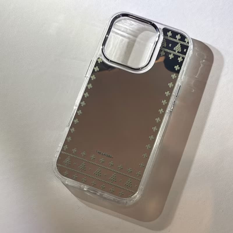 iPhone 16| 綠色聖誕樹鏡面手機殼 | 幾何十字架針織圖案