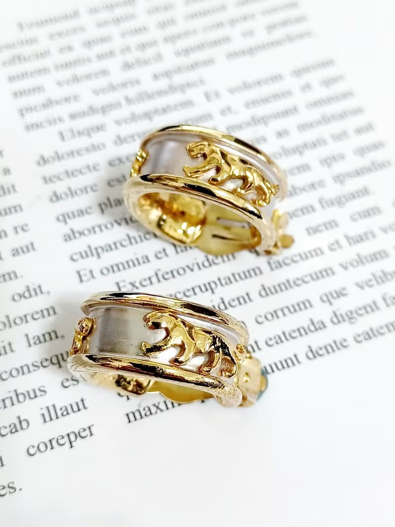 vintage jewelry  古典金色環形金錢豹夾式耳環