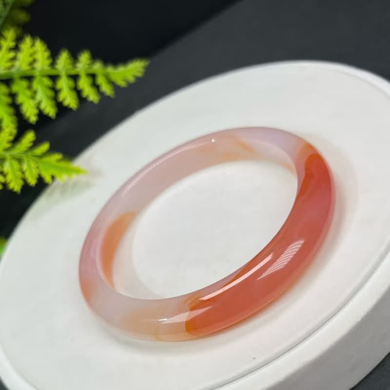 高品質 馬達加斯加 漸變紅瑪瑙手镯 60+MM 冰潤千層天眼 本命年