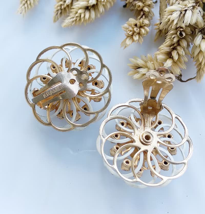 Vintage Jewelry 西洋古董飾品 KRAMER 立體雙圈白珠 夾式耳環