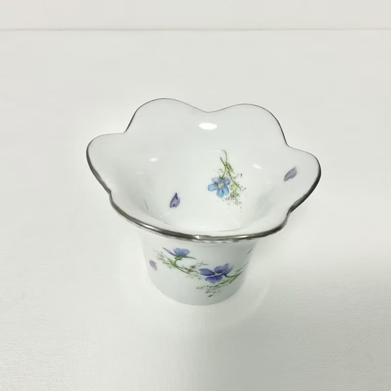 手描きのスミレの花型小鉢