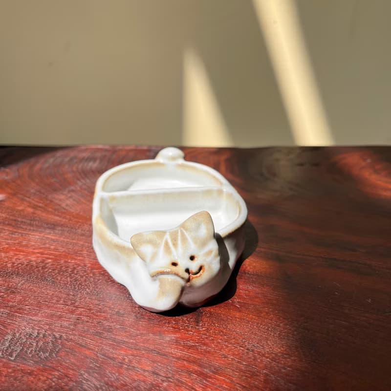 雙拼白貓碟 / 陶