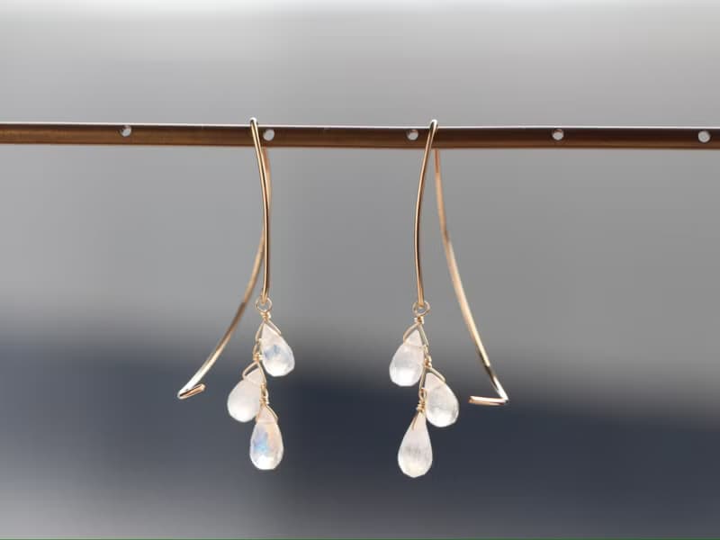 14kgf- Rainbow moonstone half curl pierced earrings