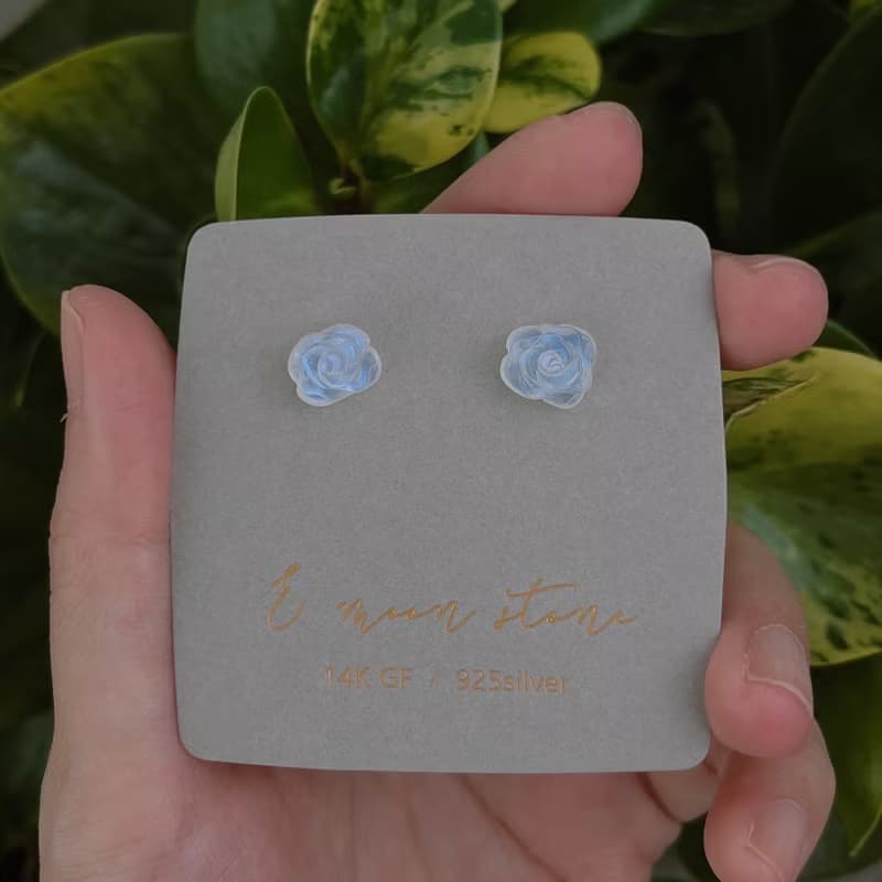 天然藍暈月光石玫瑰花 純銀耳針