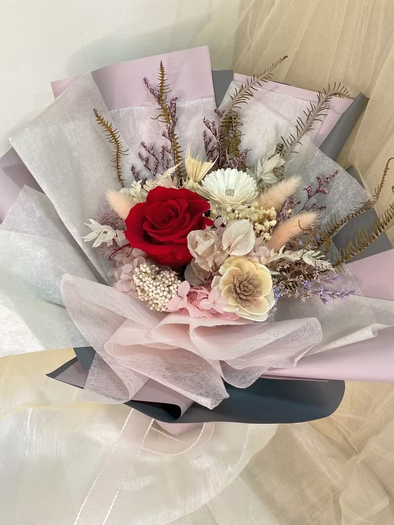 永生紅玫瑰粉紫色花束