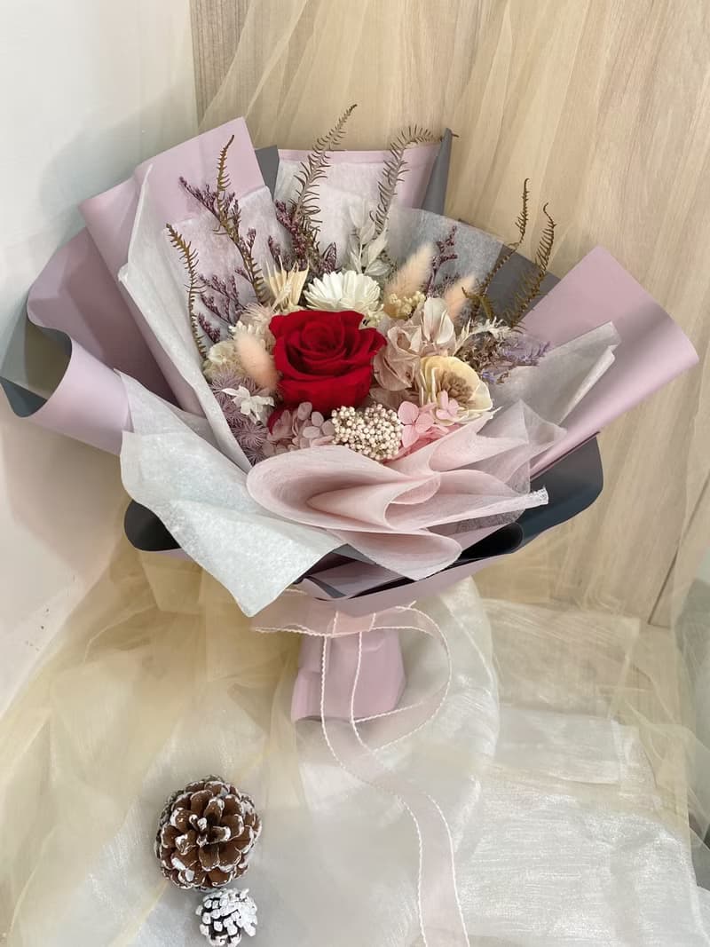 永生紅玫瑰粉紫色花束
