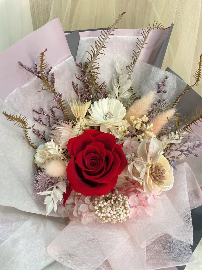 永生紅玫瑰粉紫色花束