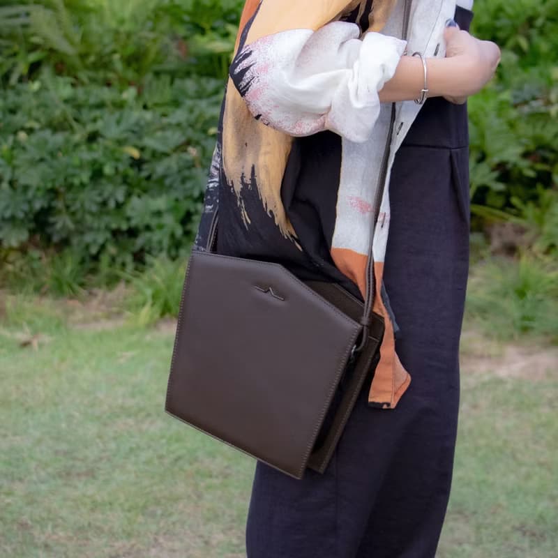 TAT・復古瀟灑罕有五角形簡約單肩斜揹包・可調節肩帶・朱古力