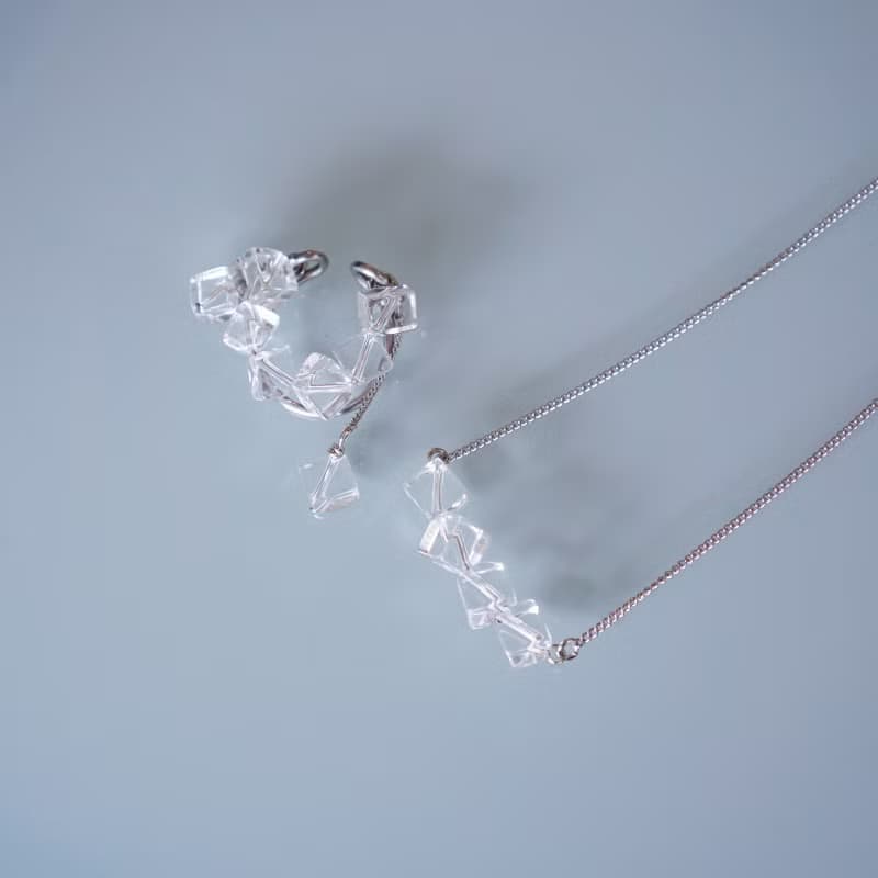 ・4月誕生石・水晶・片耳イヤーカフ・solids.crystal・4月 誕生石 クリスタル
