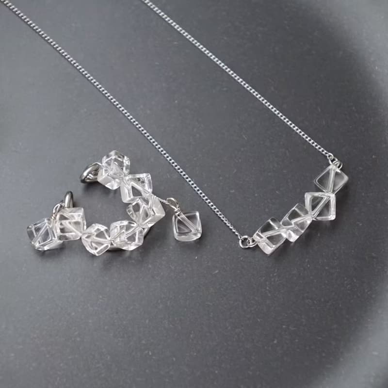 ・4月誕生石・水晶・片耳イヤーカフ・solids.crystal・4月 誕生石 クリスタル