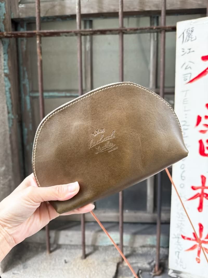小貝殼包 / 斜背包 Color: 焦糖、軍綠