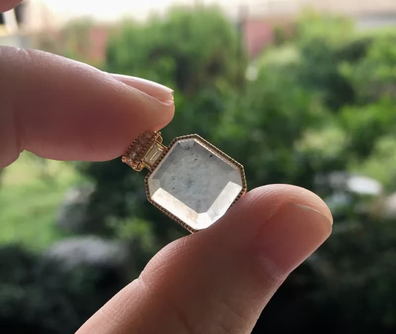 18K金真鑽高冰烏雞翡翠香水瓶墜子 / 緬料