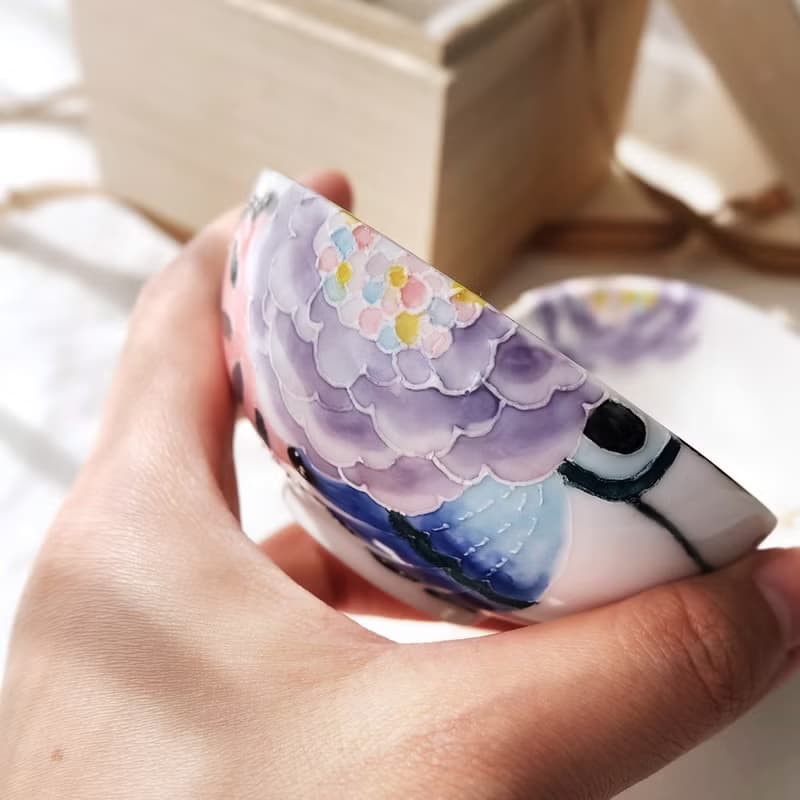 手工燒製。金邊牡丹花卉浮雕手繪茶杯二入禮盒。結婚喬遷情人節