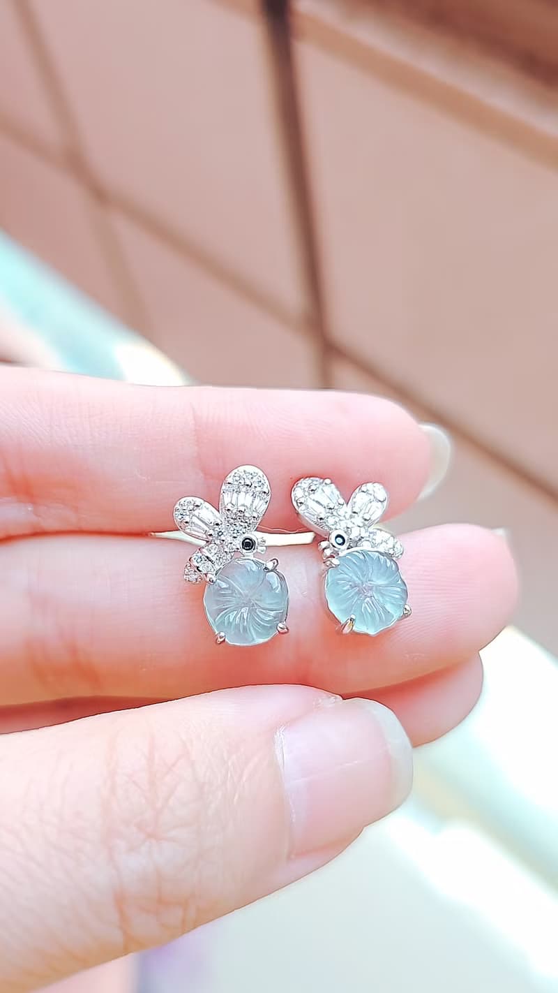 |仙氣冰玻藍花|A貨翡翠冰玻淡晴藍花7.8mm純銀鍍18k蝴蝶耳環