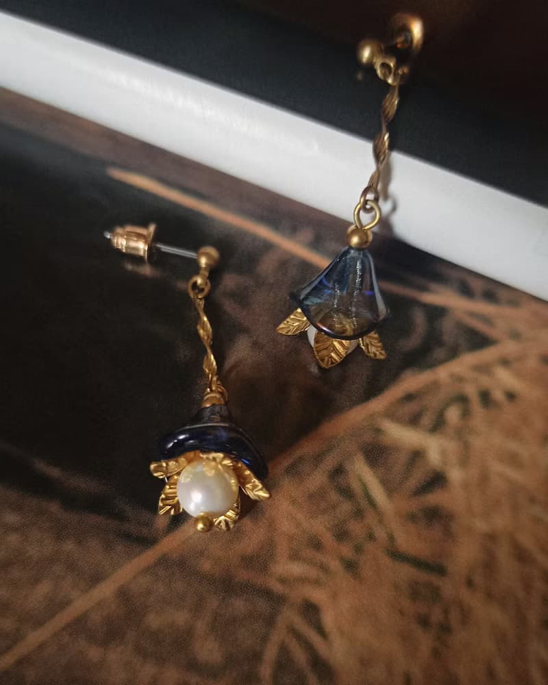 珍珠花苞長耳環 / 寶藍