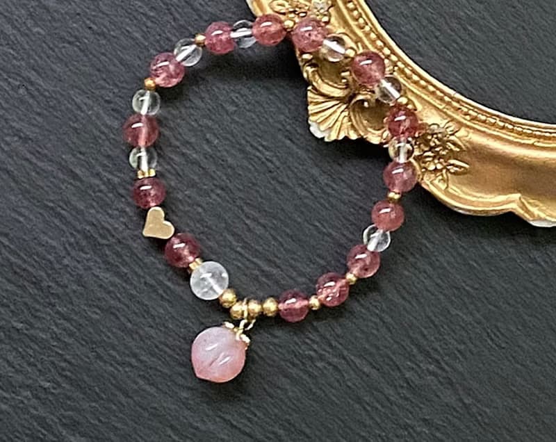 招桃花旺人緣-星光草莓晶x藍針白水晶x白水晶x鹽源瑪瑙黃銅手鍊