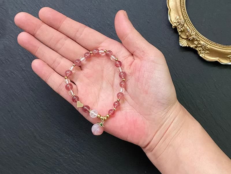 招桃花旺人緣-星光草莓晶x藍針白水晶x白水晶x鹽源瑪瑙黃銅手鍊