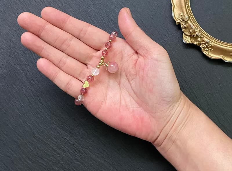 招桃花旺人緣-星光草莓晶x藍針白水晶x白水晶x鹽源瑪瑙黃銅手鍊