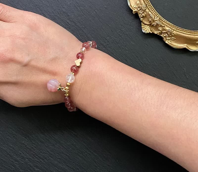 招桃花旺人緣-星光草莓晶x藍針白水晶x白水晶x鹽源瑪瑙黃銅手鍊