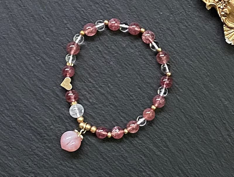 招桃花旺人緣-星光草莓晶x藍針白水晶x白水晶x鹽源瑪瑙黃銅手鍊