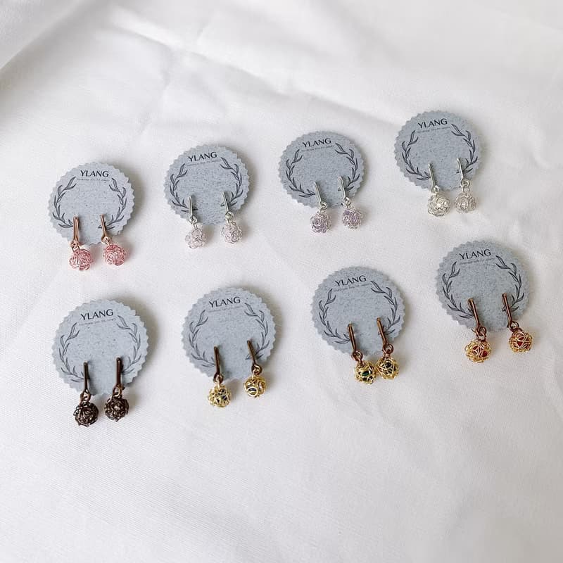 YLANG【玫瑰花球~甜美淺色】金屬線球水晶耳環Swarovski