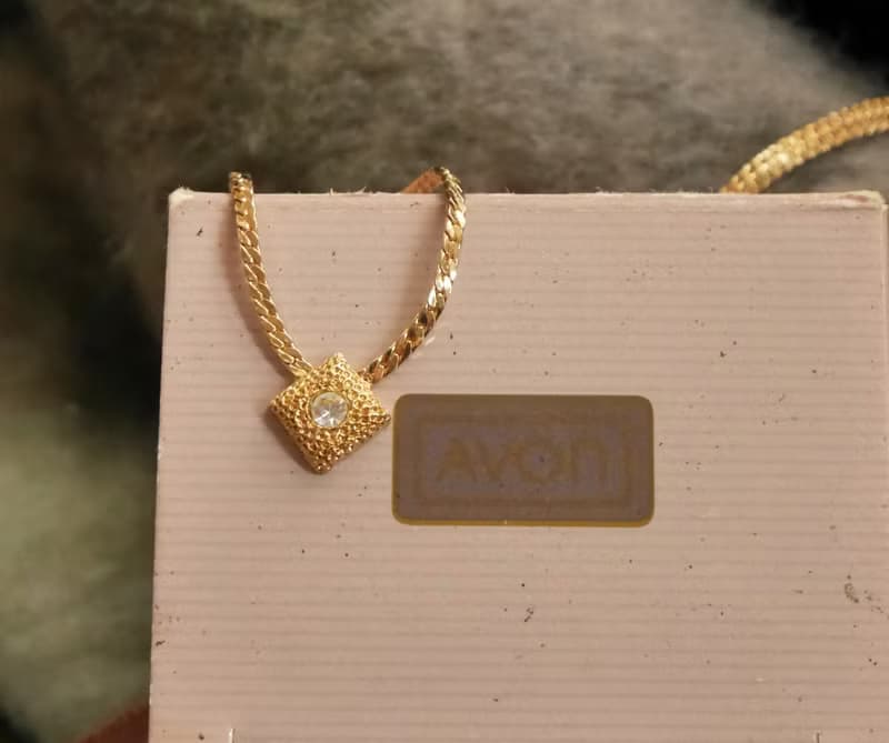 老又好古董珠寶Vintage金色菱形萊茵石項鍊 1987 Avon N817