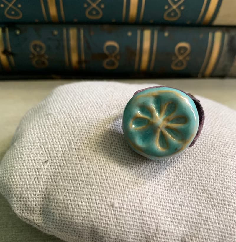 戒指 日本白瓷 自然釉色 無限看不膩色調 真皮革 藝術等級