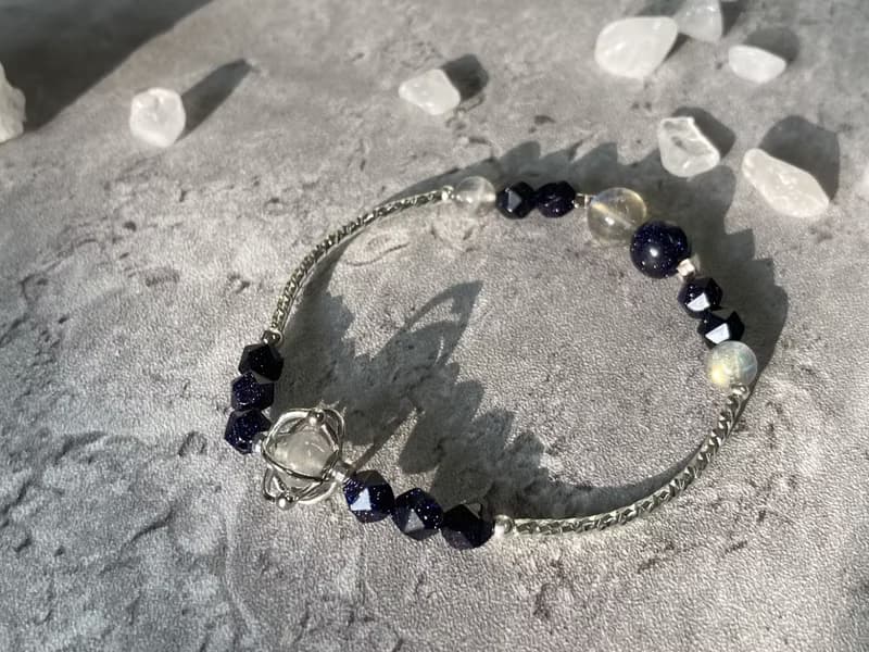 【月光下的星河。手鍊】藍砂石、灰月光石、拉長石|s925純銀|