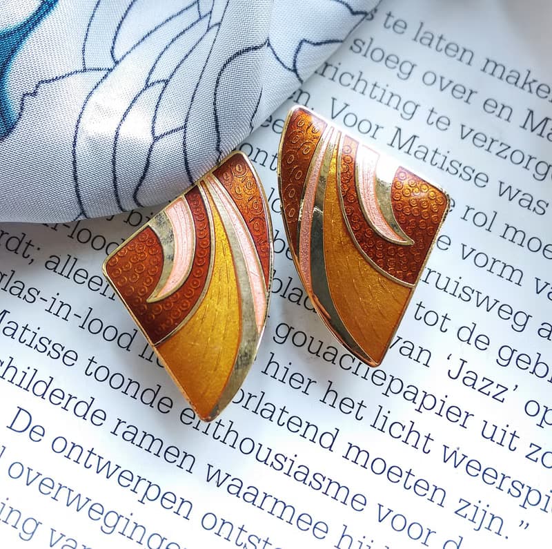 Vintage Jewelry 西洋古董飾品 景泰藍 黃色調 對稱線條 夾式耳環