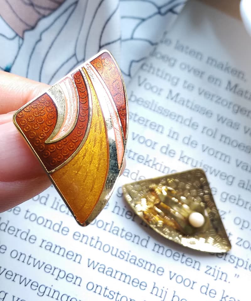 Vintage Jewelry 西洋古董飾品 景泰藍 黃色調 對稱線條 夾式耳環