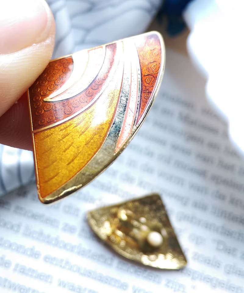 Vintage Jewelry 西洋古董飾品 景泰藍 黃色調 對稱線條 夾式耳環