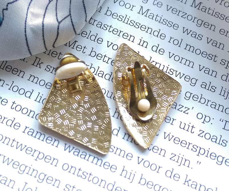 Vintage Jewelry 西洋古董飾品 景泰藍 黃色調 對稱線條 夾式耳環