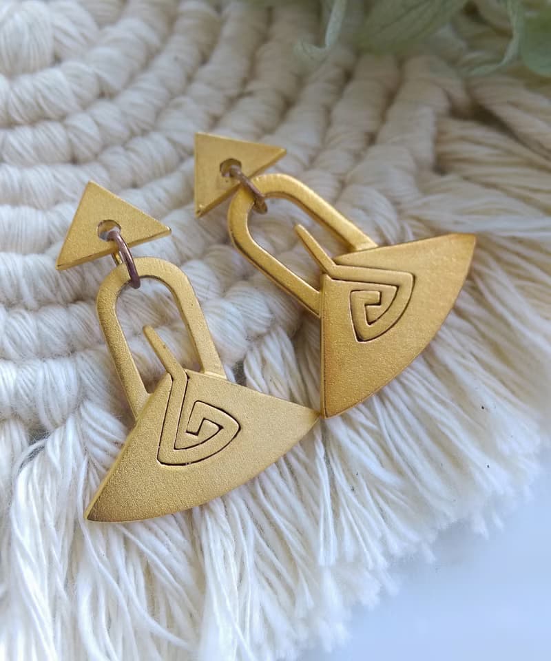 Vintage Jewelry 西洋古董飾品 Duri 金色調 啞光三角 針式耳環