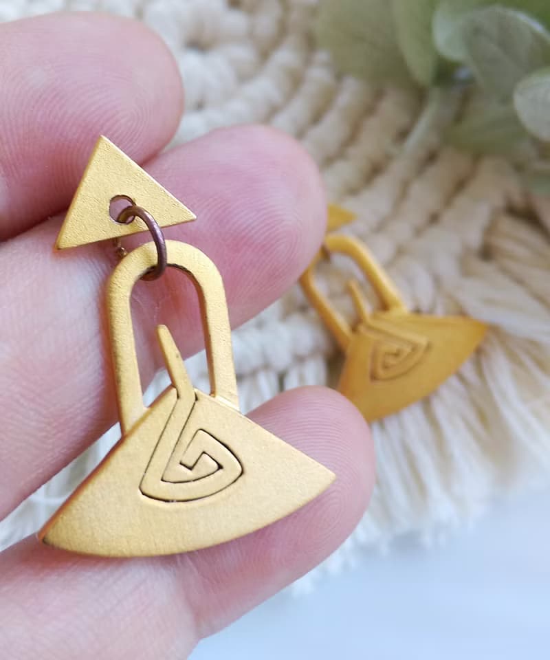 Vintage Jewelry 西洋古董飾品 Duri 金色調 啞光三角 針式耳環