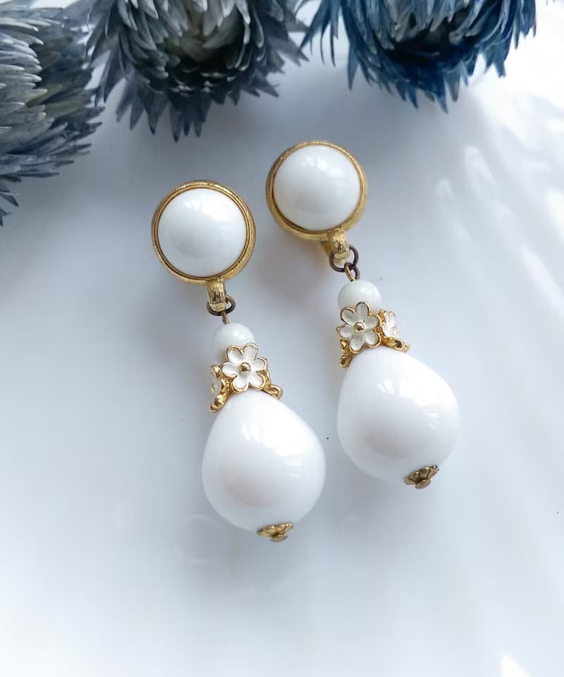 Vintage Jewelry 西洋古董飾品 TRIFARI 知性小花白珠 夾式耳環
