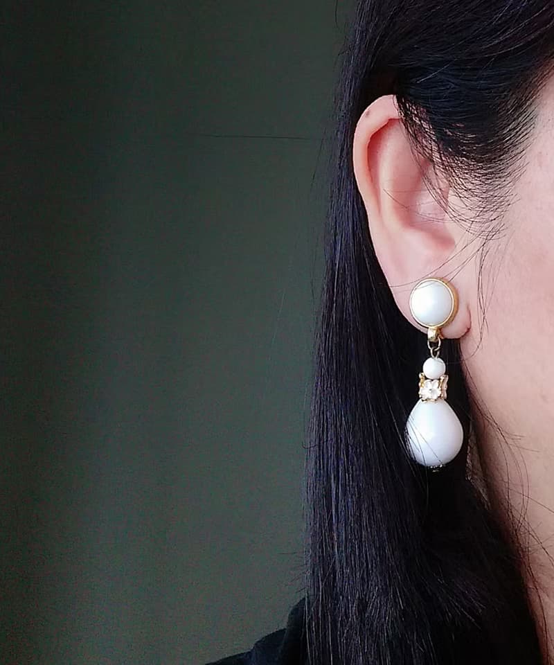 Vintage Jewelry 西洋古董飾品 TRIFARI 知性小花白珠 夾式耳環