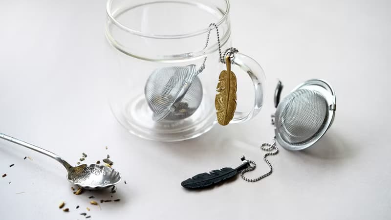 01LIV 不銹鋼濾茶器 CHICHI濾茶球 羽毛吊饰 原創設計