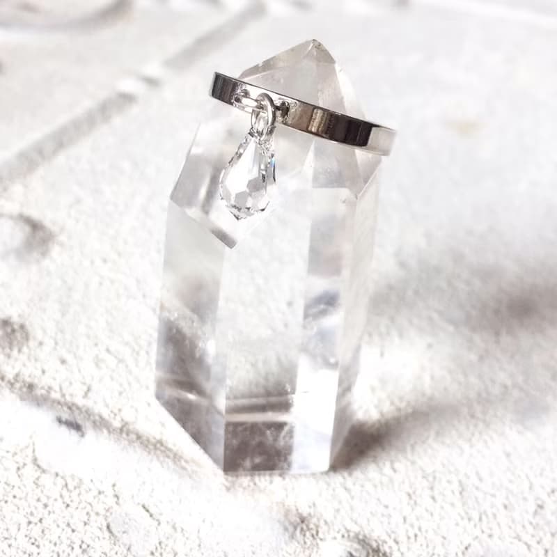 MIH 金工首飾 | 天真 innocence 水晶水滴純銀戒指 crystal ring