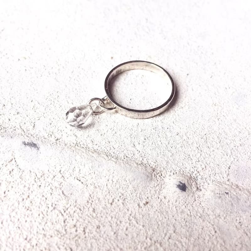 MIH 金工首飾 | 天真 innocence 水晶水滴純銀戒指 crystal ring