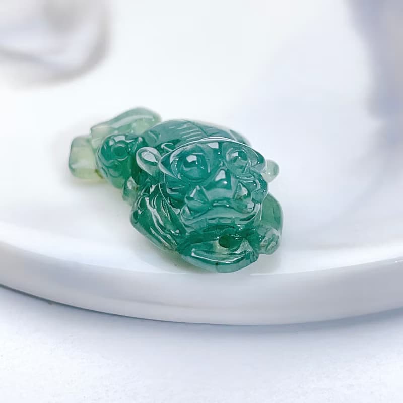 【招財神獸】冰綠種翡翠貔貅吊飾 | 天然緬甸玉翡翠A貨