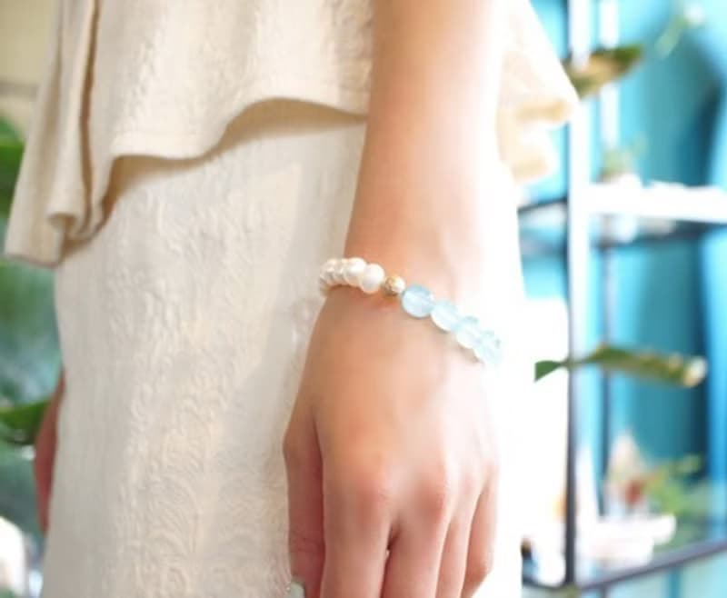 真珠とブルーカルセドニーのブレスレット　Johanna