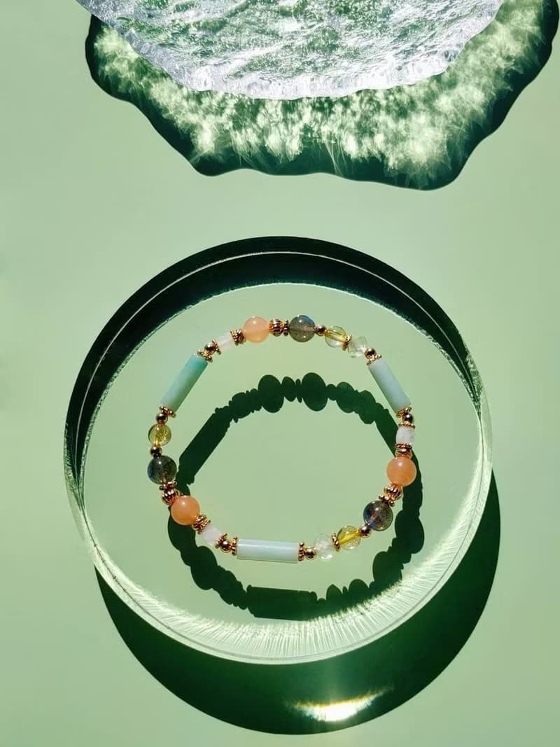 兩隻黃鸝鳴翠柳。粉東菱玉 拉長石 黃髮晶 14K包金 水晶設計手鍊